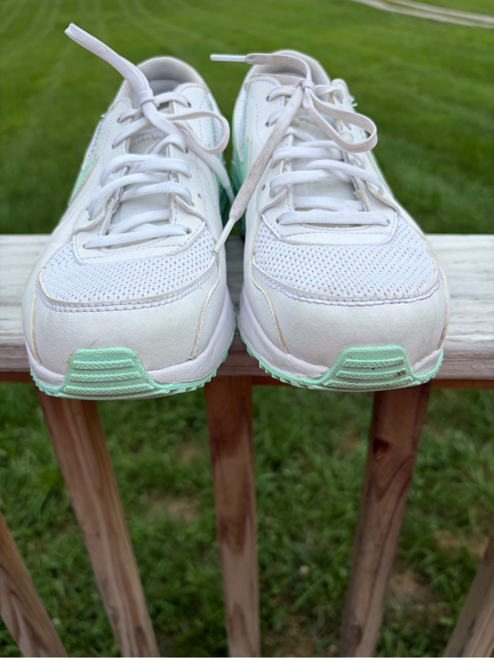 Nike Women’s Air Max Excee White Sneakers with Mint Accents size 9 FZ3769-100 - Picture 2 of 15
